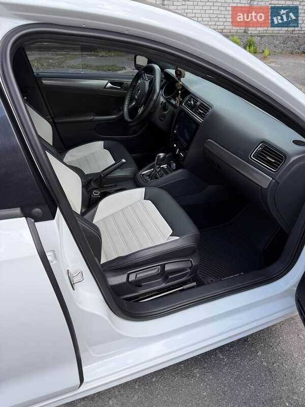 Седан Volkswagen Jetta 2015 в Полтаве