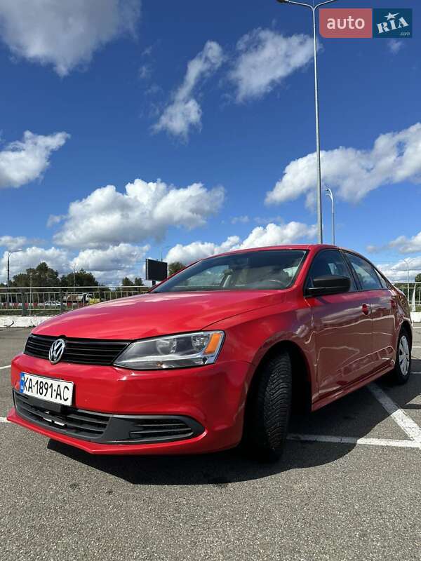 Седан Volkswagen Jetta 2012 в 