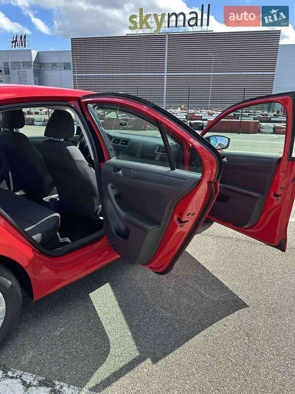 Седан Volkswagen Jetta 2012 в Києві