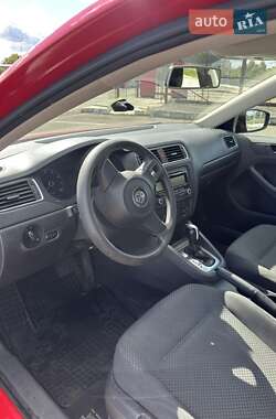 Седан Volkswagen Jetta 2012 в 