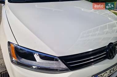 Седан Volkswagen Jetta 2012 в 
