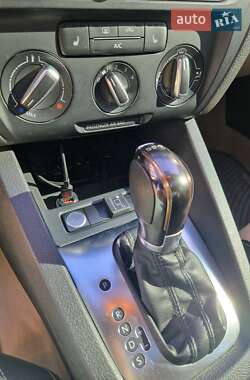Седан Volkswagen Jetta 2012 в 