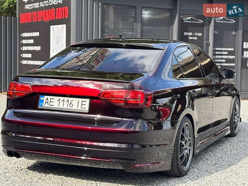 Седан Volkswagen Jetta 2015 в Днепре