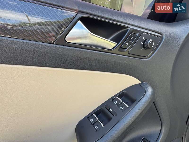 Седан Volkswagen Jetta 2015 в Днепре