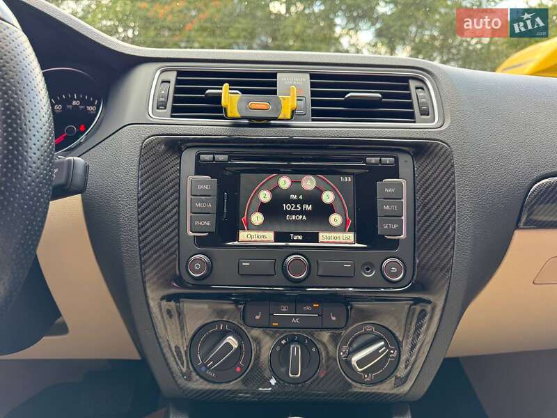 Седан Volkswagen Jetta 2015 в Днепре