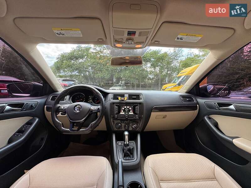 Седан Volkswagen Jetta 2015 в Днепре
