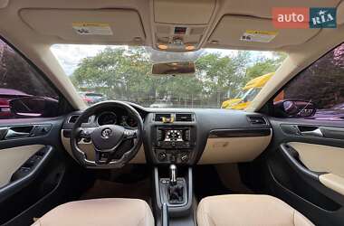 Седан Volkswagen Jetta 2015 в  фото 18 Седан Volkswagen Jetta 2015 в