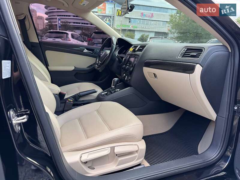 Седан Volkswagen Jetta 2015 в Днепре