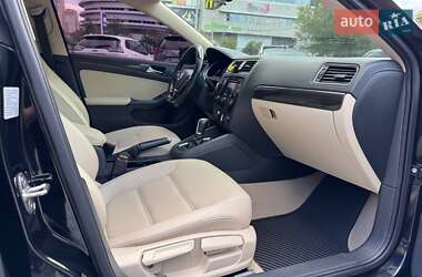 Седан Volkswagen Jetta 2015 в  фото 21 Седан Volkswagen Jetta 2015 в
