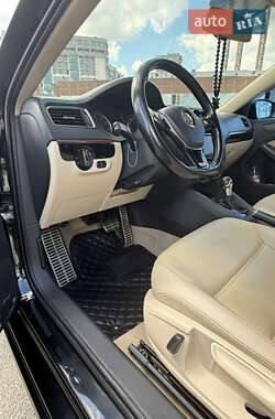 Седан Volkswagen Jetta 2013 в 
