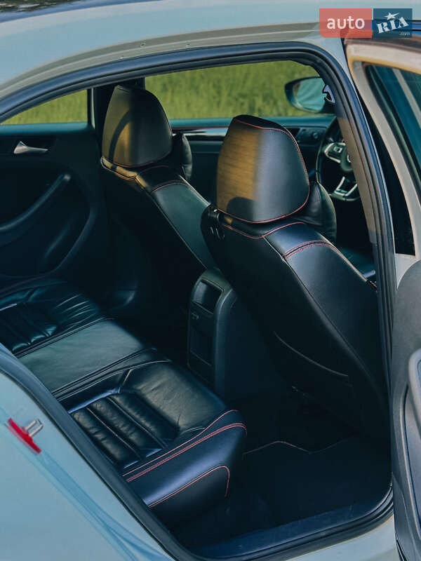 Седан Volkswagen Jetta 2017 в Кременчуці