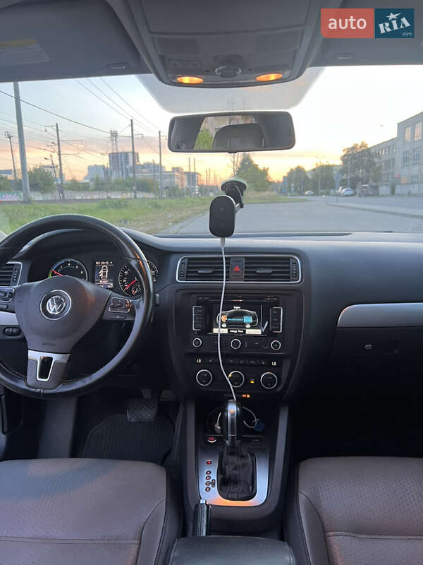 Седан Volkswagen Jetta 2013 в Львове