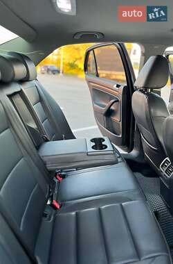Седан Volkswagen Jetta 2010 в 