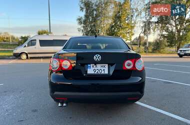 Седан Volkswagen Jetta 2010 в 