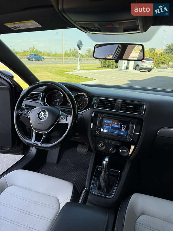 Седан Volkswagen Jetta 2016 в Днепре