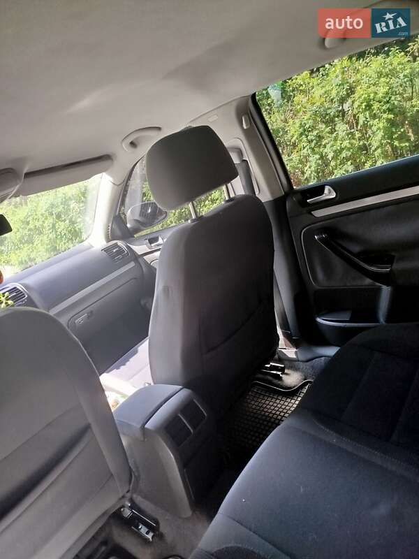 Седан Volkswagen Jetta 2005 в Гайсине