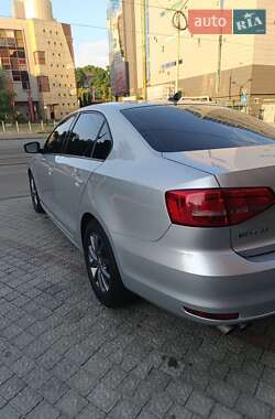 Седан Volkswagen Jetta 2015 в 