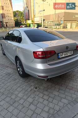 Седан Volkswagen Jetta 2015 в 