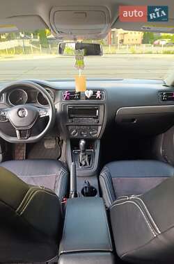 Седан Volkswagen Jetta 2015 в 