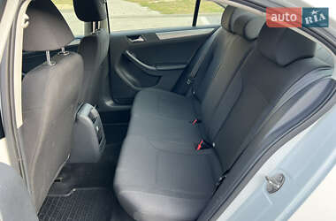 Седан Volkswagen Jetta 2015 в 