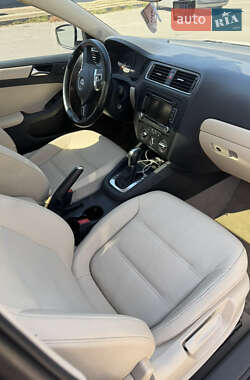 Седан Volkswagen Jetta 2010 в 