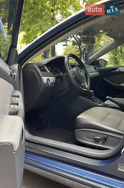 Седан Volkswagen Jetta 2013 в 
