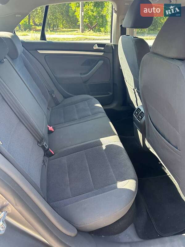 Седан Volkswagen Jetta 2006 в Запоріжжі