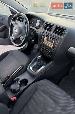 Седан Volkswagen Jetta 2012 в 