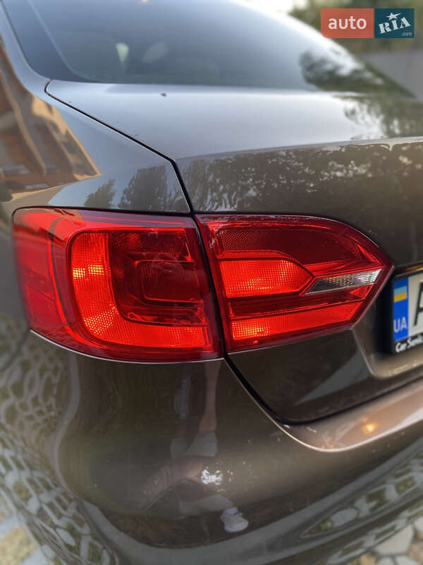Седан Volkswagen Jetta 2013 в Луцьку