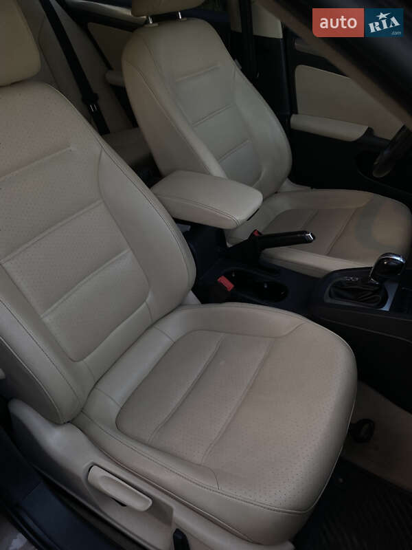 Седан Volkswagen Jetta 2013 в Луцьку