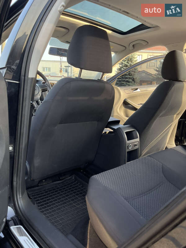 Седан Volkswagen Jetta 2012 в Києві