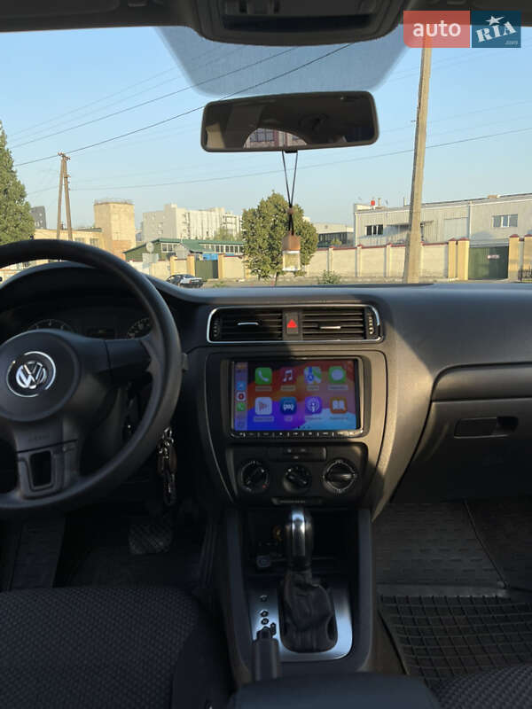 Седан Volkswagen Jetta 2012 в Києві