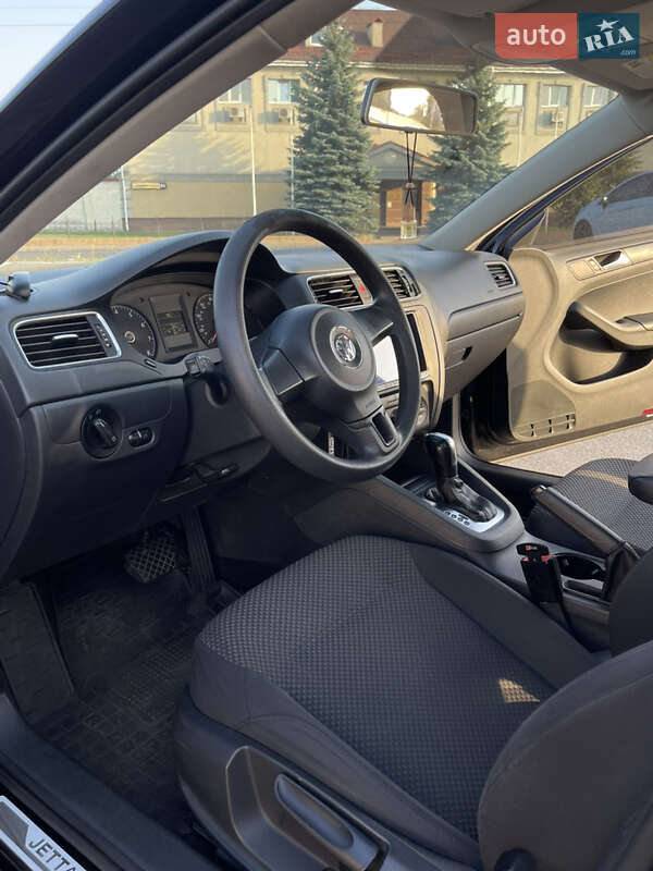Седан Volkswagen Jetta 2012 в Києві