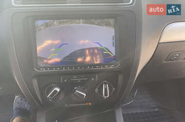 Седан Volkswagen Jetta 2010 в Решетиловке