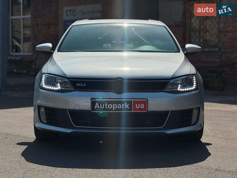 Седан Volkswagen Jetta 2015 в Киеве