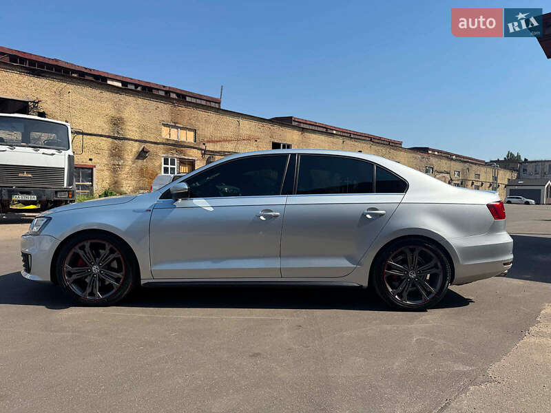 Седан Volkswagen Jetta 2015 в Киеве