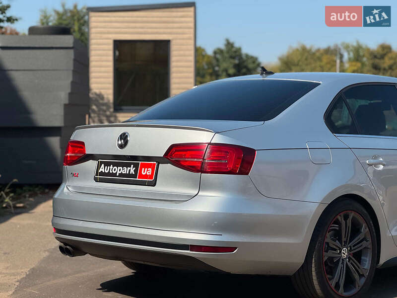 Седан Volkswagen Jetta 2015 в Киеве