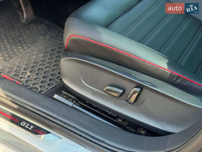 Седан Volkswagen Jetta 2015 в Киеве