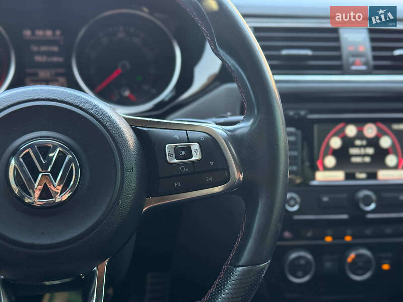 Седан Volkswagen Jetta 2015 в Киеве