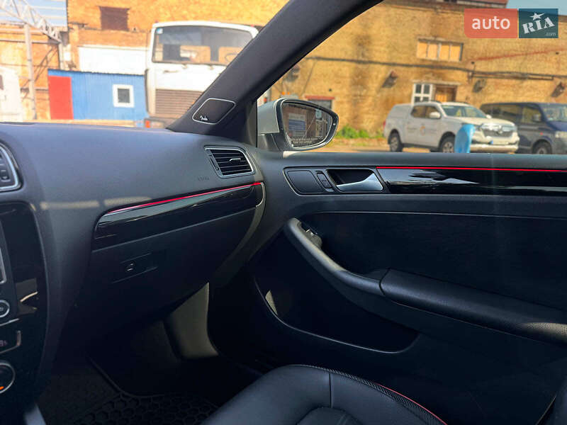 Седан Volkswagen Jetta 2015 в Киеве