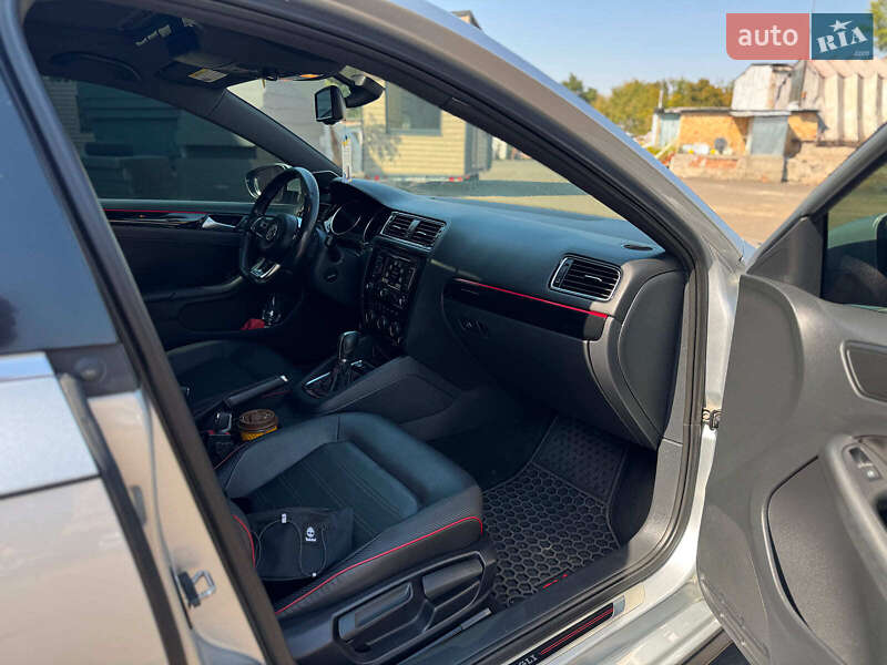 Седан Volkswagen Jetta 2015 в Киеве