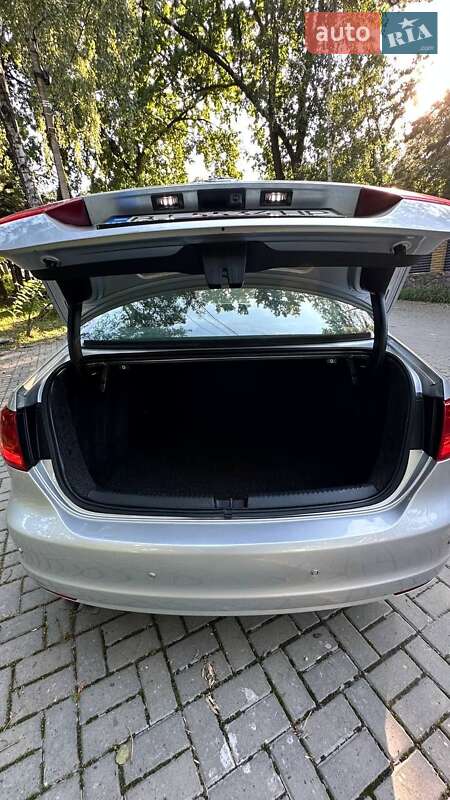 Седан Volkswagen Jetta 2013 в Полтаві