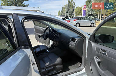 Седан Volkswagen Jetta 2010 в 