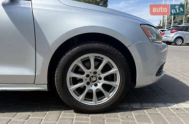Седан Volkswagen Jetta 2010 в 