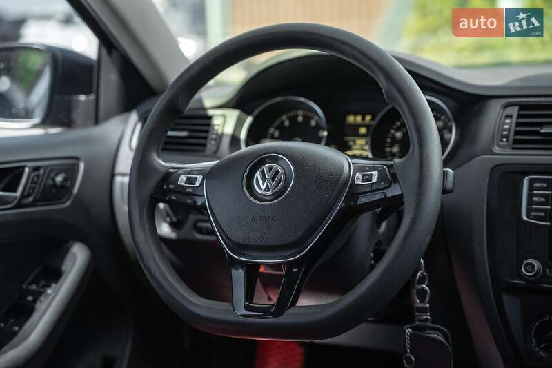 Седан Volkswagen Jetta 2016 в Черновцах