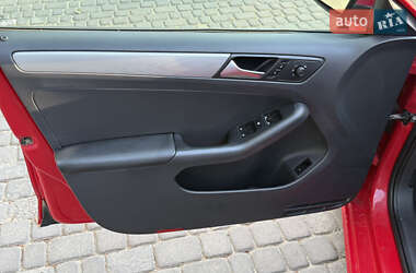 Седан Volkswagen Jetta 2015 в 