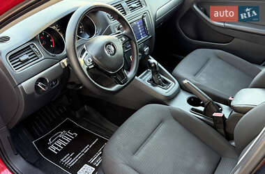 Седан Volkswagen Jetta 2015 в 