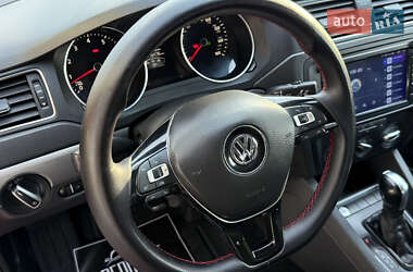 Седан Volkswagen Jetta 2015 в 