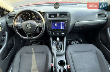 Седан Volkswagen Jetta 2015 в 