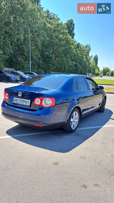 Седан Volkswagen Jetta 2005 в Вінниці